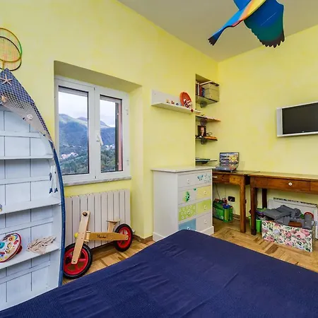 Fegina 5 Bedrooms Apartamento *