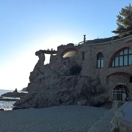 Fegina 5 Bedrooms