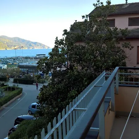Fegina 5 Bedrooms Apartamento