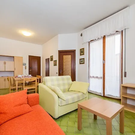 Fegina 5 Bedrooms Apartamento