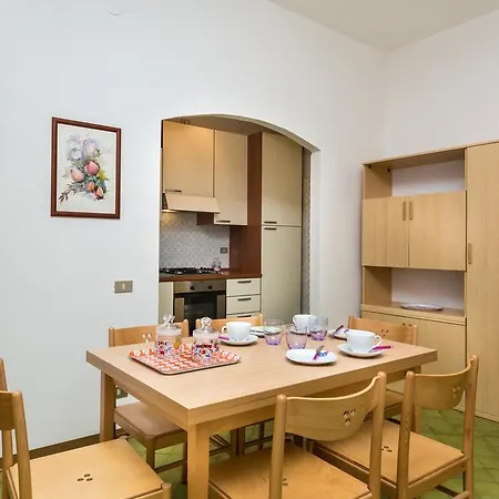 Fegina 5 Bedrooms *