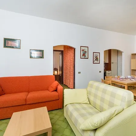 Fegina 5 Bedrooms Apartamento *