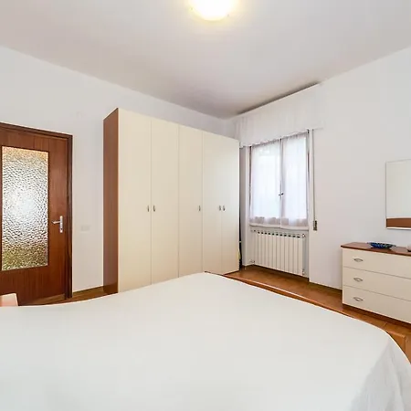 Fegina 5 Bedrooms Apartamento