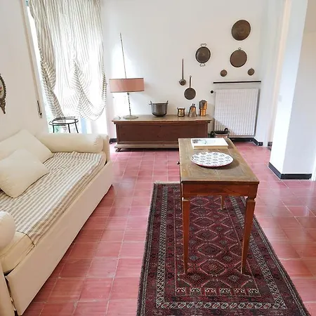 Fegina 5 Bedrooms 公寓