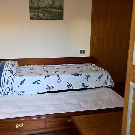 Fegina 5 Bedrooms *